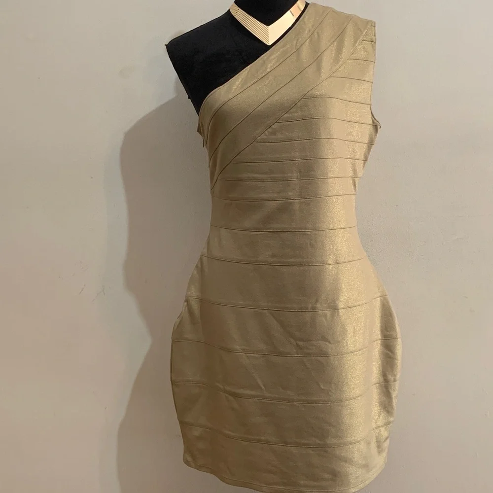Elegant Gold One-Shoulder Dress - Picture 2 of 6